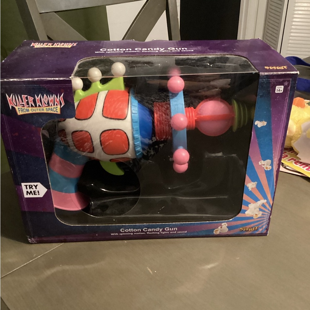 Killer klowns cotton candy gun animated